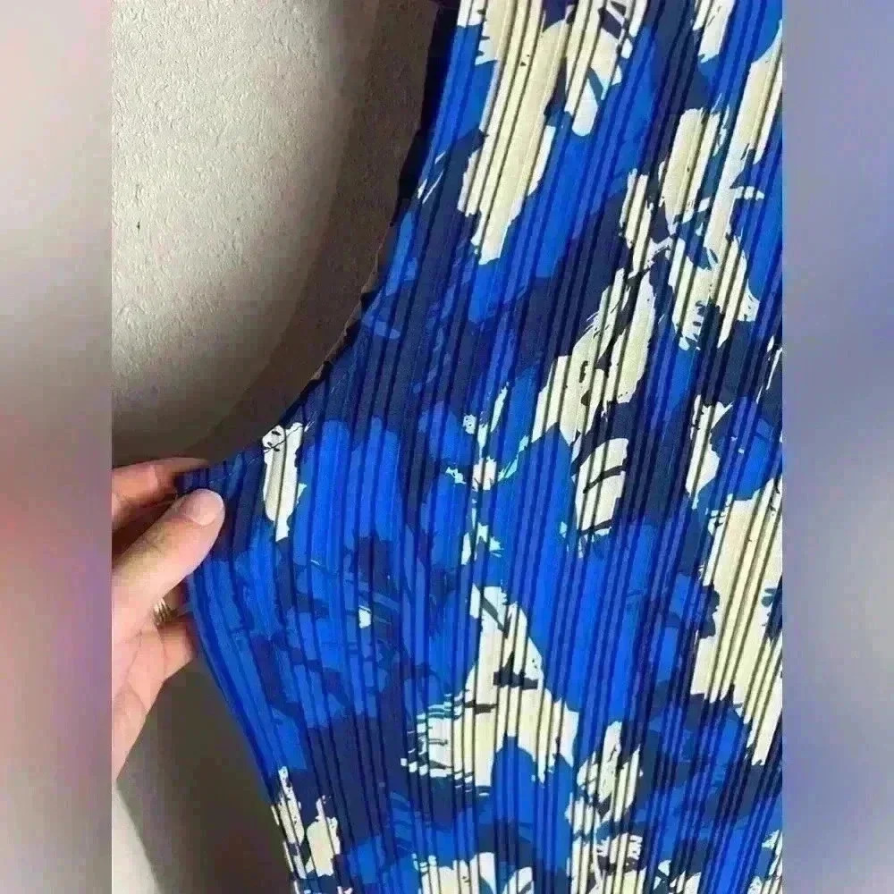 Joie Plus Size 1X Tank Top Floral Print Pleated Blue And Cream Boat Neck Texture - Picture 3 of 6